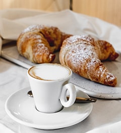 Café con cruasant