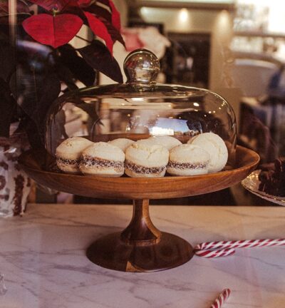 Pastelería en Santander Alfajores en un vitrina de cristal