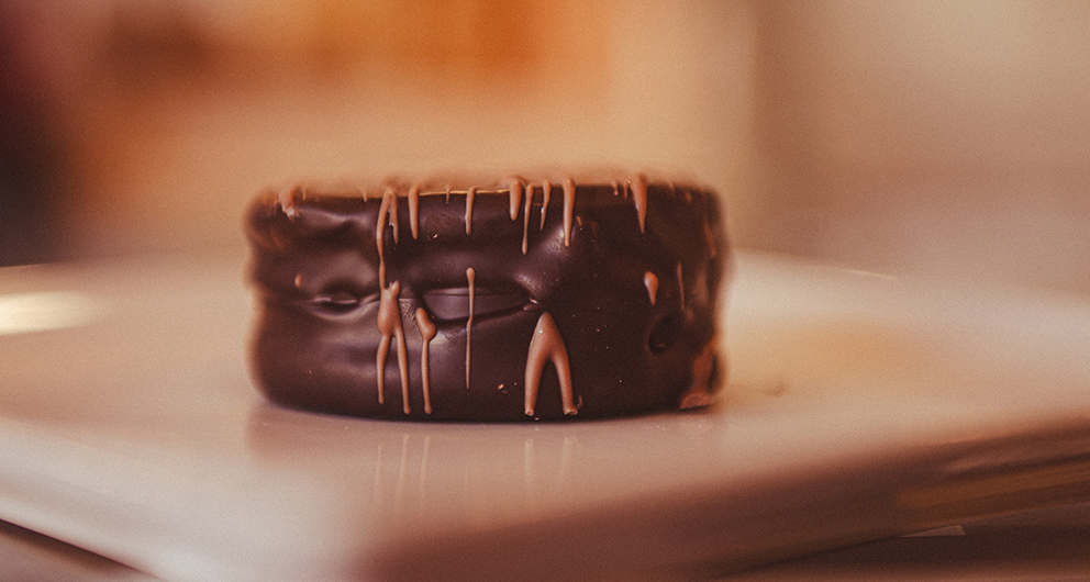 Pasteles tartas y pastas en Santander. Alfajor de chocolate